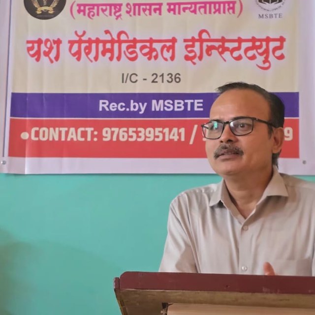 Senior faculty addressing students at Yash Paramedical Institute
